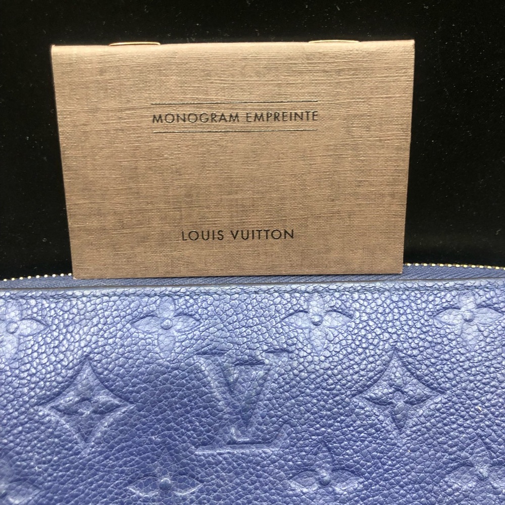 𝗟𝗼𝘂𝗶𝘀 𝗩𝘂𝗶𝘁𝘁𝗼𝗻 𝗡𝗮𝘃𝘆 𝗠𝗼𝗻𝗼 𝗘𝗺𝗽𝗿𝗲𝗶𝗻𝘁𝗲 𝗪𝗮𝗹𝗹𝗲𝘁